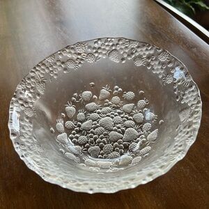 Mikasa Strawberry Fare Serving Bowl